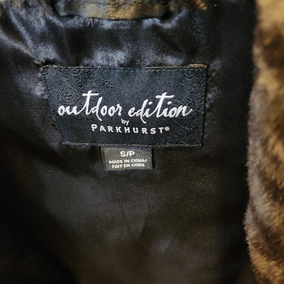 Faux fur vest in black & gray. - Picture 2 of 3